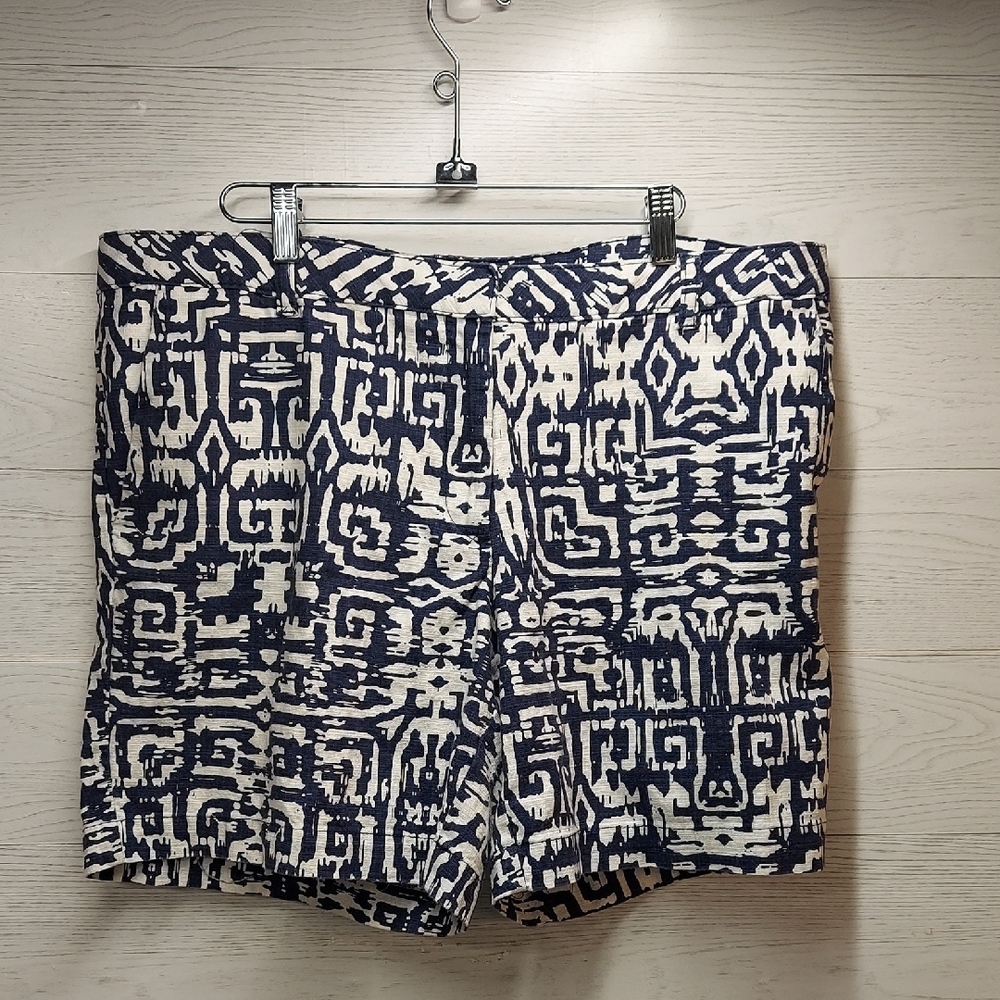 Liz Claiborne Blue and White Short Pants Women Size 16